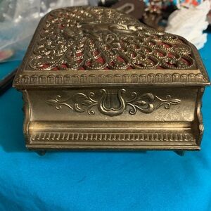Vintage Style Grand Piano Shaped Music/Trinket-Jewelry Box Gold Tone
